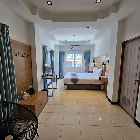 โรงแรม The Base