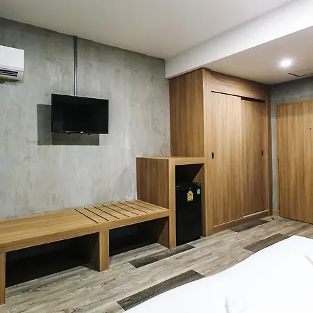 Hotel Happy Bou Jomtien 2*