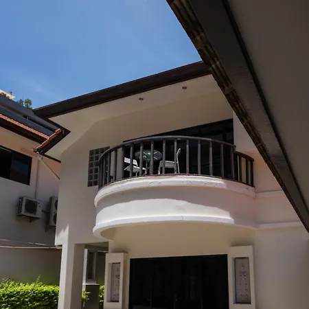 Luxury Pool 4 Bedroom 900m 1.5 Km Downtown
