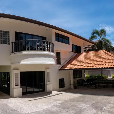 Villa Luxury Pool 4 Bedroom 900m 1.5 Km Downtown Pattaya