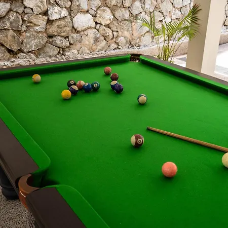 Luxury Pool 4 Bedroom 900m 1.5 Km Downtown *