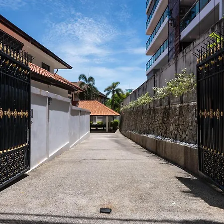 Luxury Pool 4 Bedroom 900m 1.5 Km Downtown * Pattaya