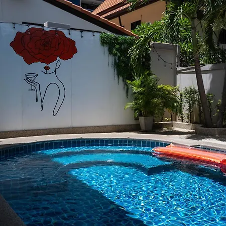 Luxury Pool 4 Bedroom 900m 1.5 Km Downtown