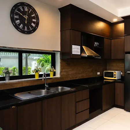 Villa Luxury Pool 4 Bedroom 900m 1.5 Km Downtown *