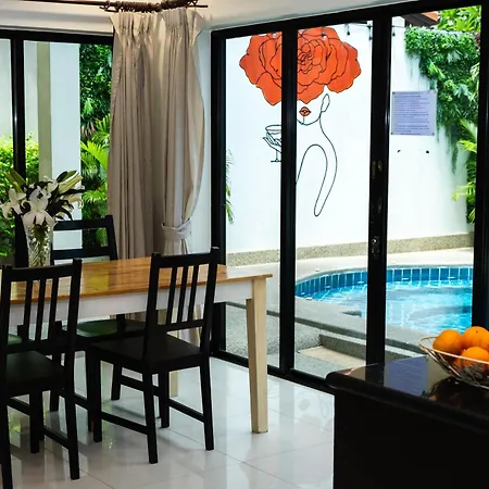 Luxury Pool 4 Bedroom 900m 1.5 Km Downtown Villa Pattaya