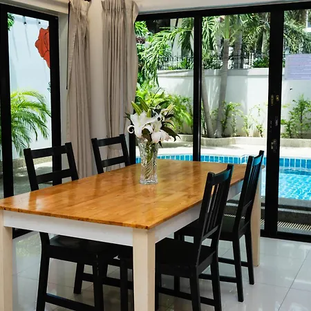 Villa Luxury Pool 4 Bedroom 900m 1.5 Km Downtown Pattaya