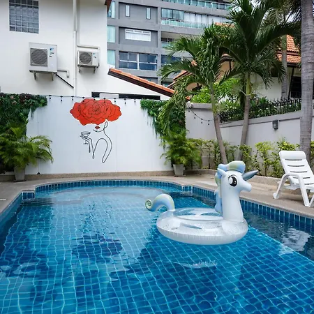 Luxury Pool 4 Bedroom 900m 1.5 Km Downtown * Pattaya