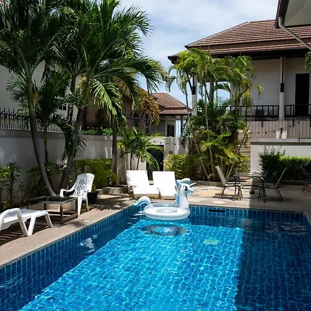 Luxury Pool 4 Bedroom 900m 1.5 Km Downtown *