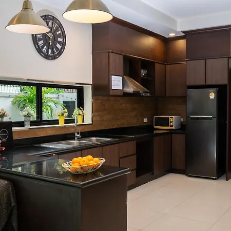 Luxury Pool 4 Bedroom 900m 1.5 Km Downtown Pattaya