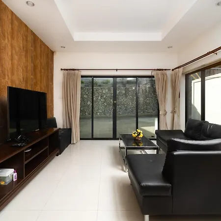 Luxury Pool 4 Bedroom 900m 1.5 Km Downtown