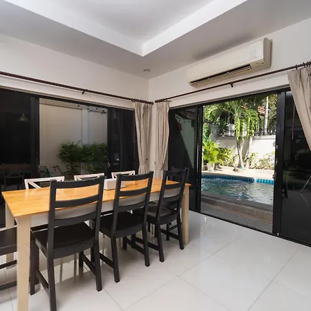 Luxury Pool 4 Bedroom 900m 1.5 Km Downtown Villa