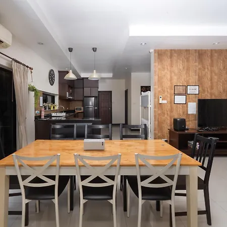 Luxury Pool 4 Bedroom 900m 1.5 Km Downtown Villa Pattaya