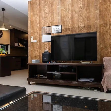 Luxury Pool 4 Bedroom 900m 1.5 Km Downtown Villa