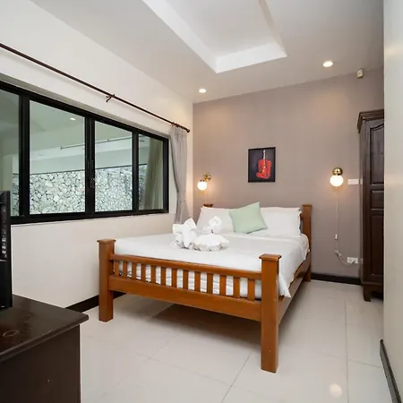 Luxury Pool 4 Bedroom 900m 1.5 Km Downtown Villa *