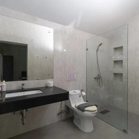 Luxury Pool 4 Bedroom 900m 1.5 Km Downtown Villa Pattaya