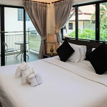 Luxury Pool 4 Bedroom 900m 1.5 Km Downtown Villa