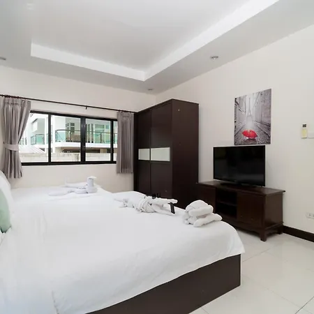 Luxury Pool 4 Bedroom 900m 1.5 Km Downtown