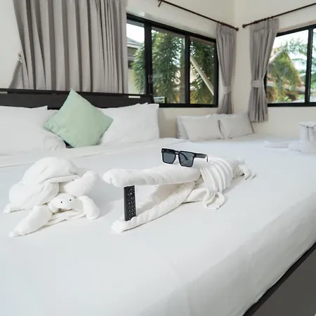 Luxury Pool 4 Bedroom 900m 1.5 Km Downtown Villa Pattaya