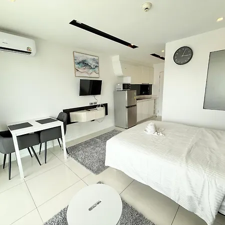 Getaway In Center Apartment