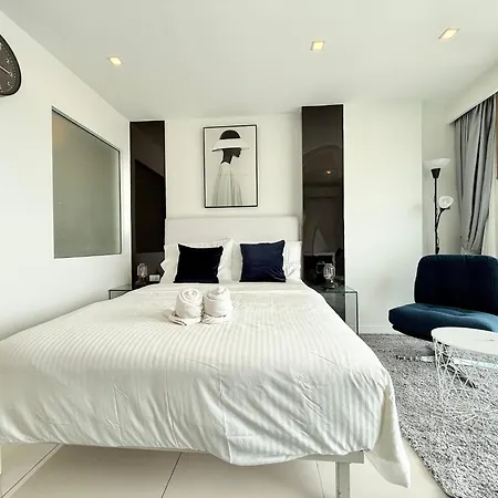 Getaway In Center Apartment Pattaya