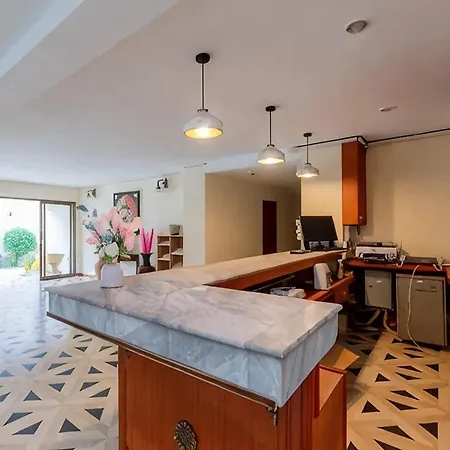 Hotel Hillside