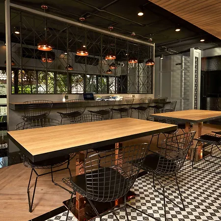 โรงแรม Chezzotel Pattaya