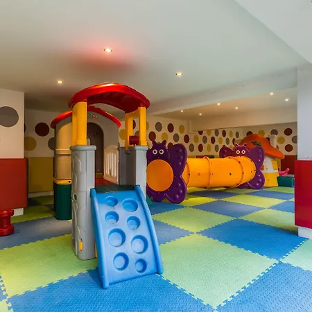 โรงแรม Citrus Grande By Compass Hospitality 5*