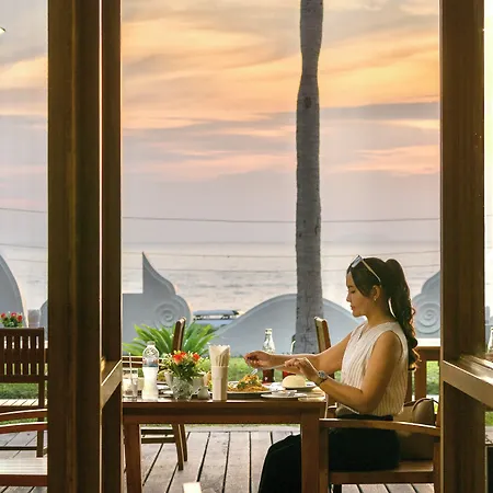 รีสอร์ท The Heritage Beachfront 5*