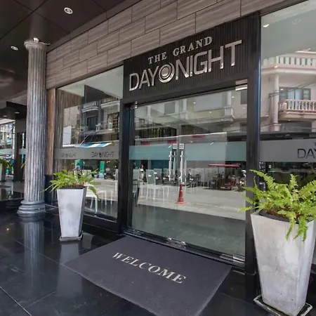 The Grand Day Night โรงแรม 3*