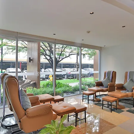 The Grass Serviced 4*