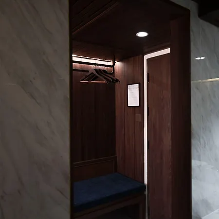 รายัล ทวินส์ พาเลซ โรงแรม 4*
