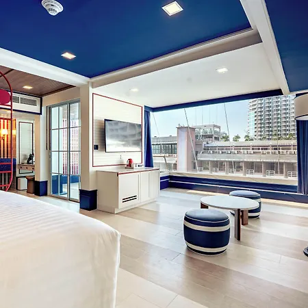 โรงแรม The Cruise 4*