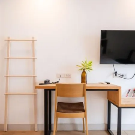 โรงแรม The Corner 3*