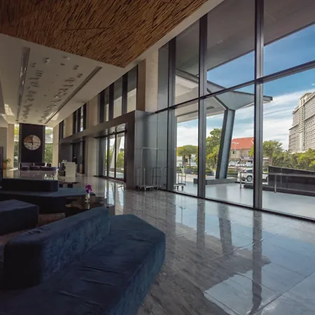 Tsix5 Phenomenal โรงแรม 5*