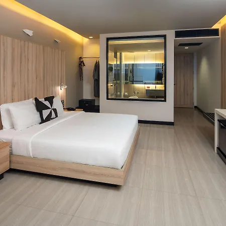 Tsix5 Phenomenal โรงแรม