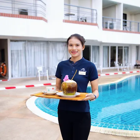 โรงแรม Sandy Spring 3*