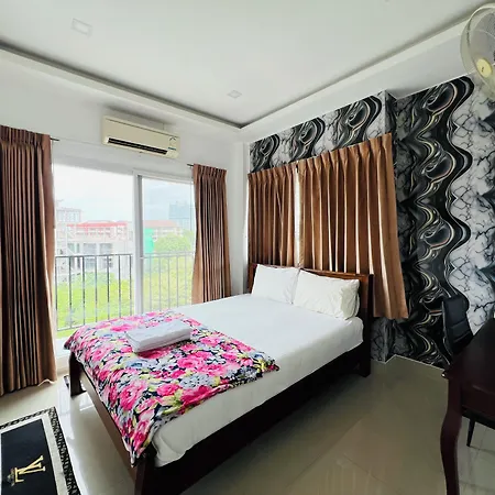 Phratumnak Hill Guest House Hotel