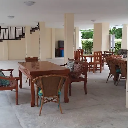 รีสอร์ท Lotusland 3*