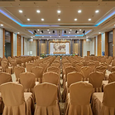 Welcome World Beachfront 4* Pattaya
