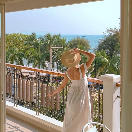 โรงแรม Welcome World Beachfront 4*