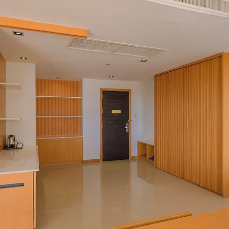 โรงแรม Welcome World Beachfront 4*