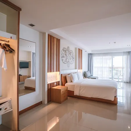 โรงแรม Welcome World Beachfront 4*