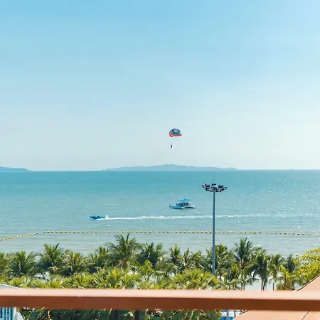 โรงแรม Welcome World Beachfront Pattaya