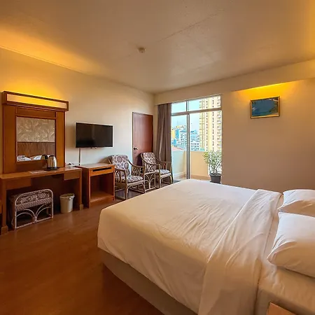 โกลเด้นบีชโฮเทล พัทยา โรงแรม 4*