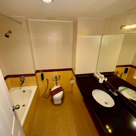 Crown Hotel 3*
