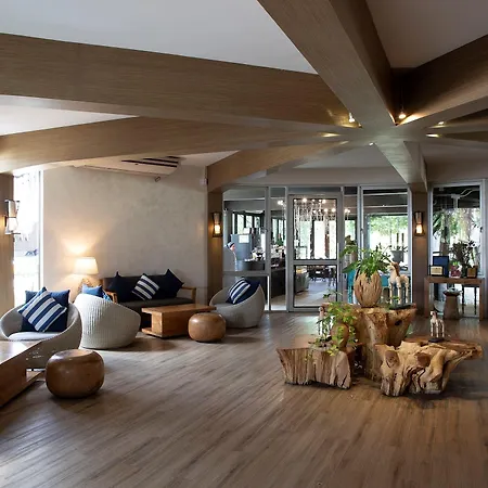 โรงแรม The Leela &