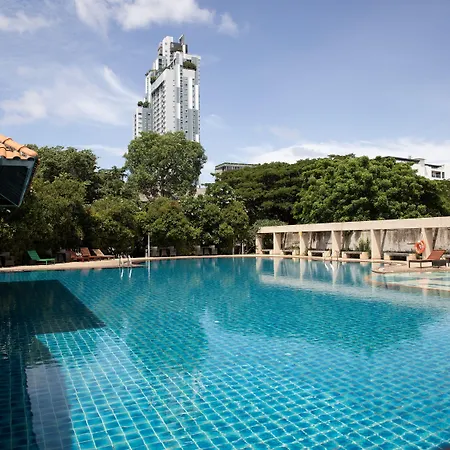 โรงแรม The Leela & 4*