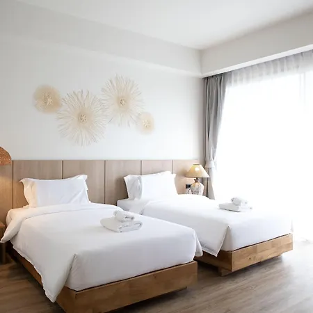 โรงแรม The Leela & 4*