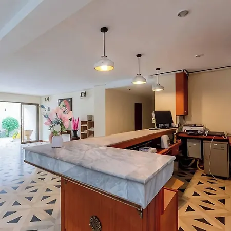 Hillside โรงแรม 3*