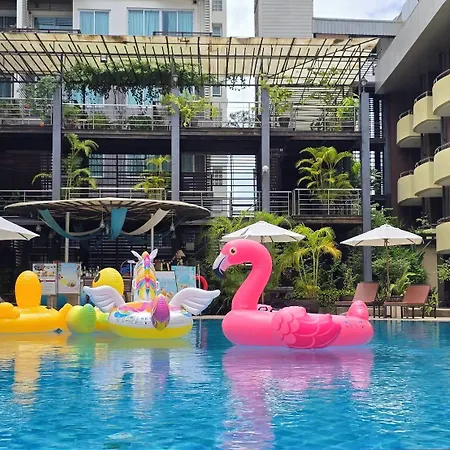 โรงแรม บารอน บีช 4*